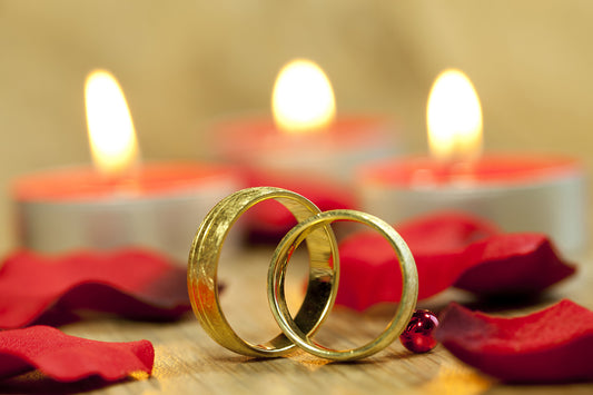 El Anillo de Compromiso a través de los Tiempos: Un Símbolo Universal de Amor