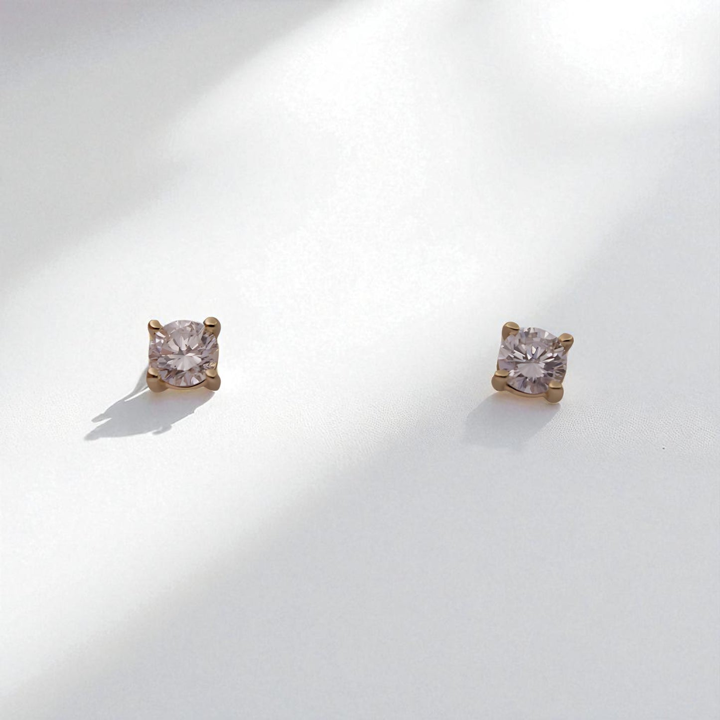 14K YG - 1.1g - LD - Earrings - 0.5400 ct -