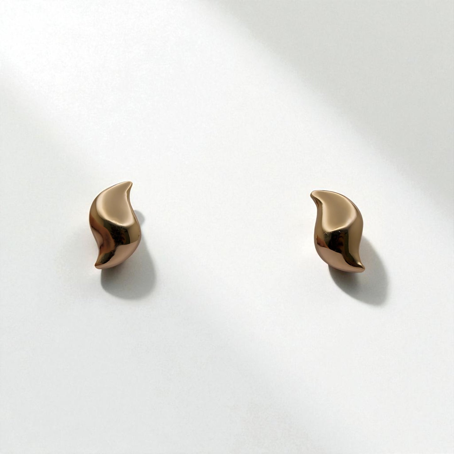 14K YG S-Shape Earrings