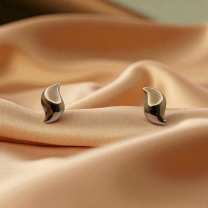 14K YG S-Shape Earrings