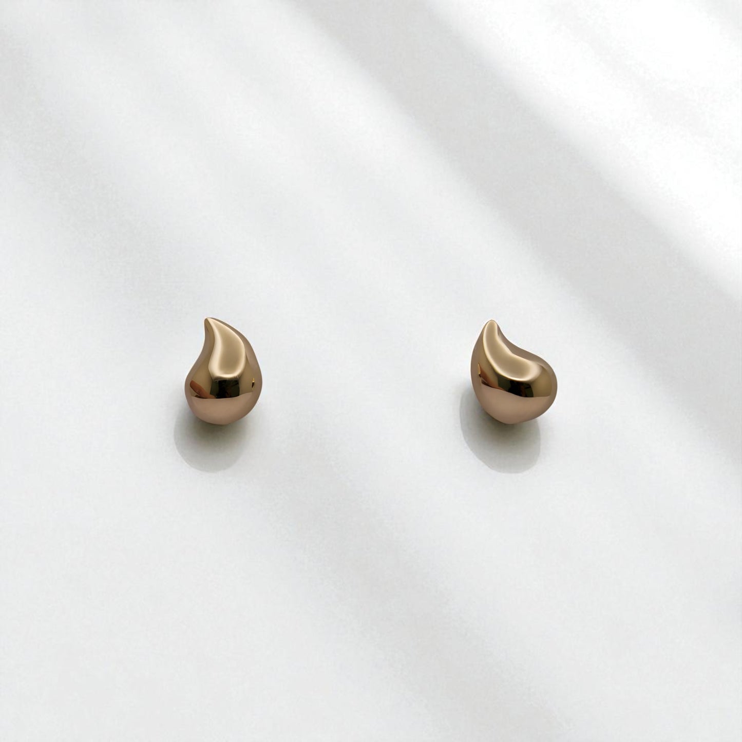 14K YG Teardrop Earrings